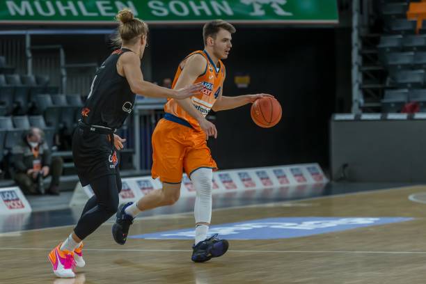 球环境中落 球环境中落