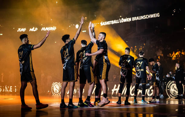 的对抗中始 的对抗中始